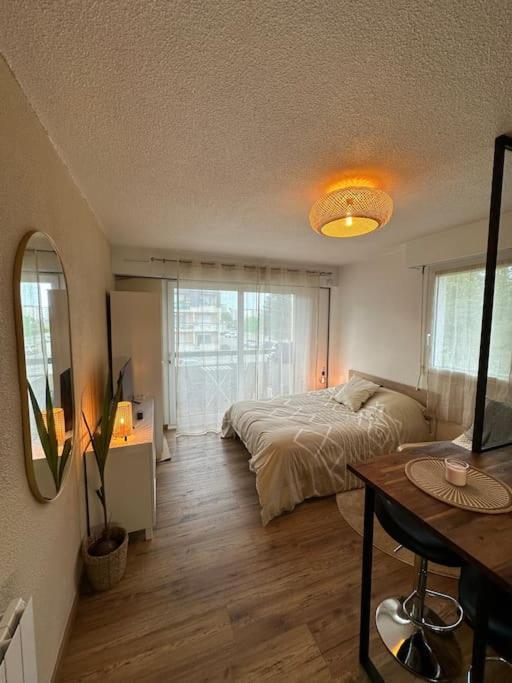Appart Cosy, Balcon, Parking シェルブール・アン・コタンタン エクステリア 写真